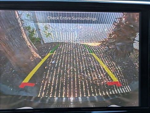 Used 2025 Chrysler Pacifica Select image 11