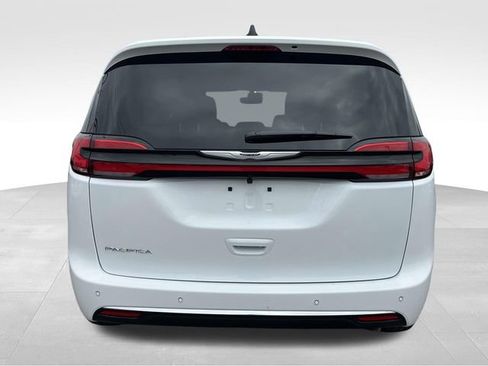 New 2026 Chrysler Pacifica Select image 6
