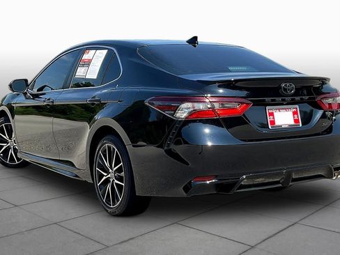 Used 2021 Toyota Camry SE FWD image 11