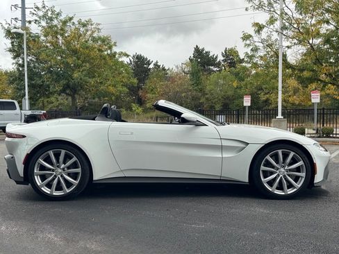 Used 2023 Aston Martin V8 Vantage Roadster RWD image 8