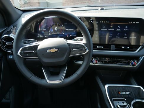 New 2026 Chevrolet Equinox LT AWD/4WD image 17