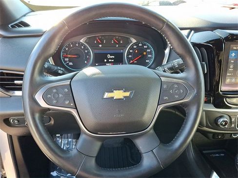 Used 2022 Chevrolet Traverse LT image 15