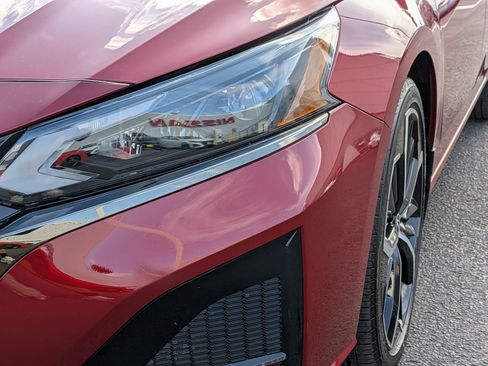 Certified 2023 Nissan Altima 2.5 SR w/ SR Premium Package image 10