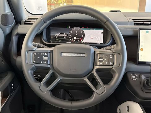Used 2025 Land Rover Defender 110 X-Dynamic SE AWD/4WD image 18