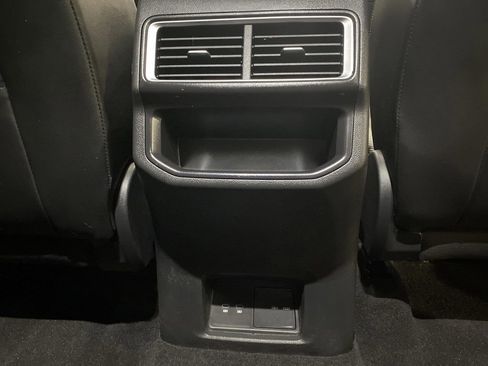 Used 2024 Volkswagen Atlas Cross Sport SE w/ Black Wheel Package image 33