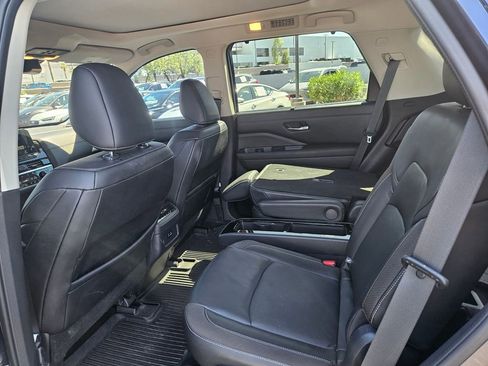 Used 2022 Nissan Pathfinder SL w/ SL Premium Package FWD image 10