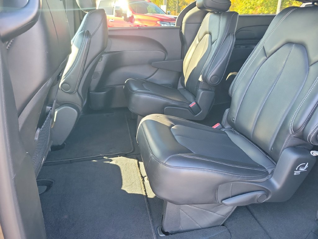 Used 2026 Chrysler Pacifica Select FWD image 18