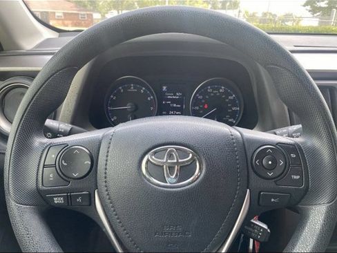 Used 2017 Toyota RAV4 LE FWD image 12
