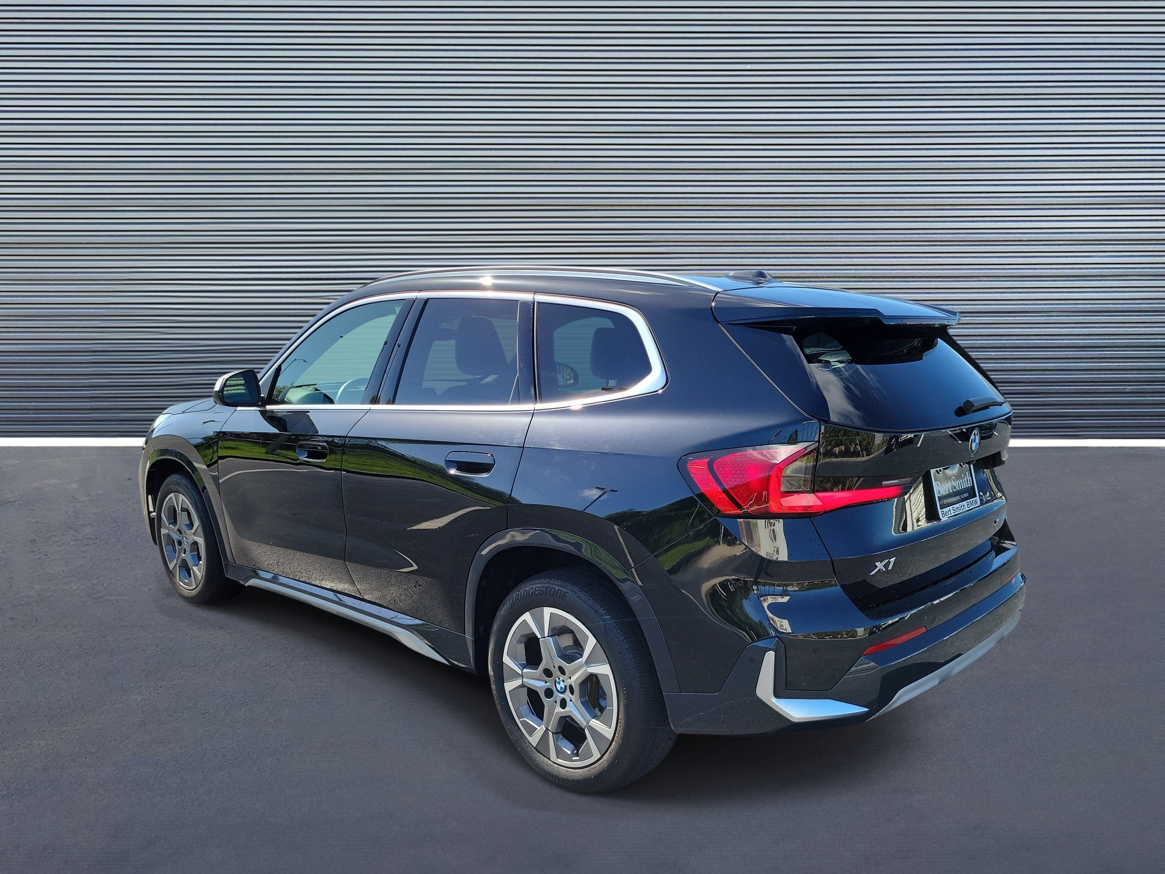 Used 2023 BMW X1 xDrive28i w/ Premium Package AWD/4WD image 4
