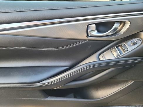 Used 2018 INFINITI Q60 2.0t w/ Moonroof Package image 18