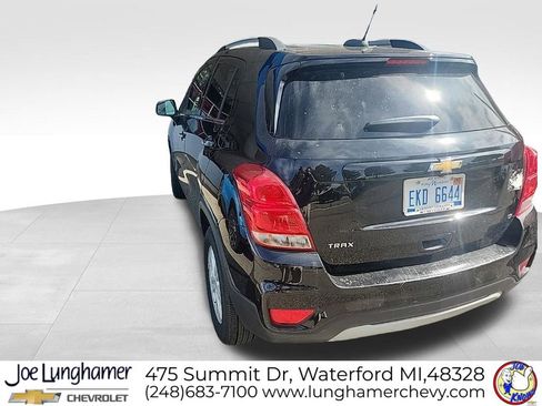 Used 2020 Chevrolet Trax LT w/ LT Convenience Package FWD image 3