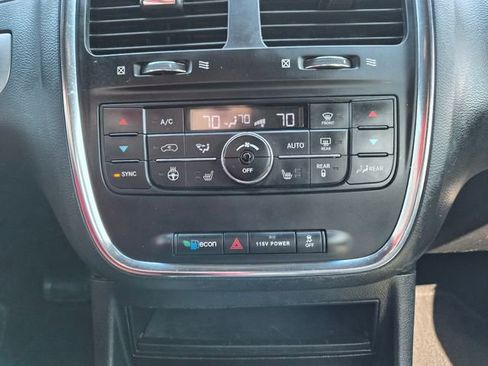 Used 2017 Dodge Grand Caravan GT FWD image 25