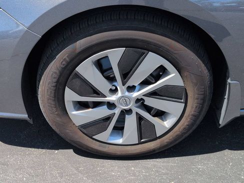 Used 2025 Nissan Altima 2.5 S FWD image 10