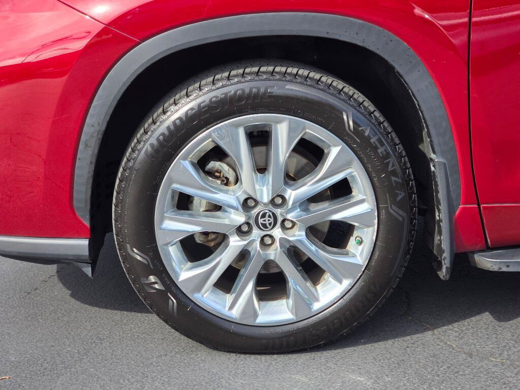 Used 2021 Toyota Highlander Limited FWD image 17