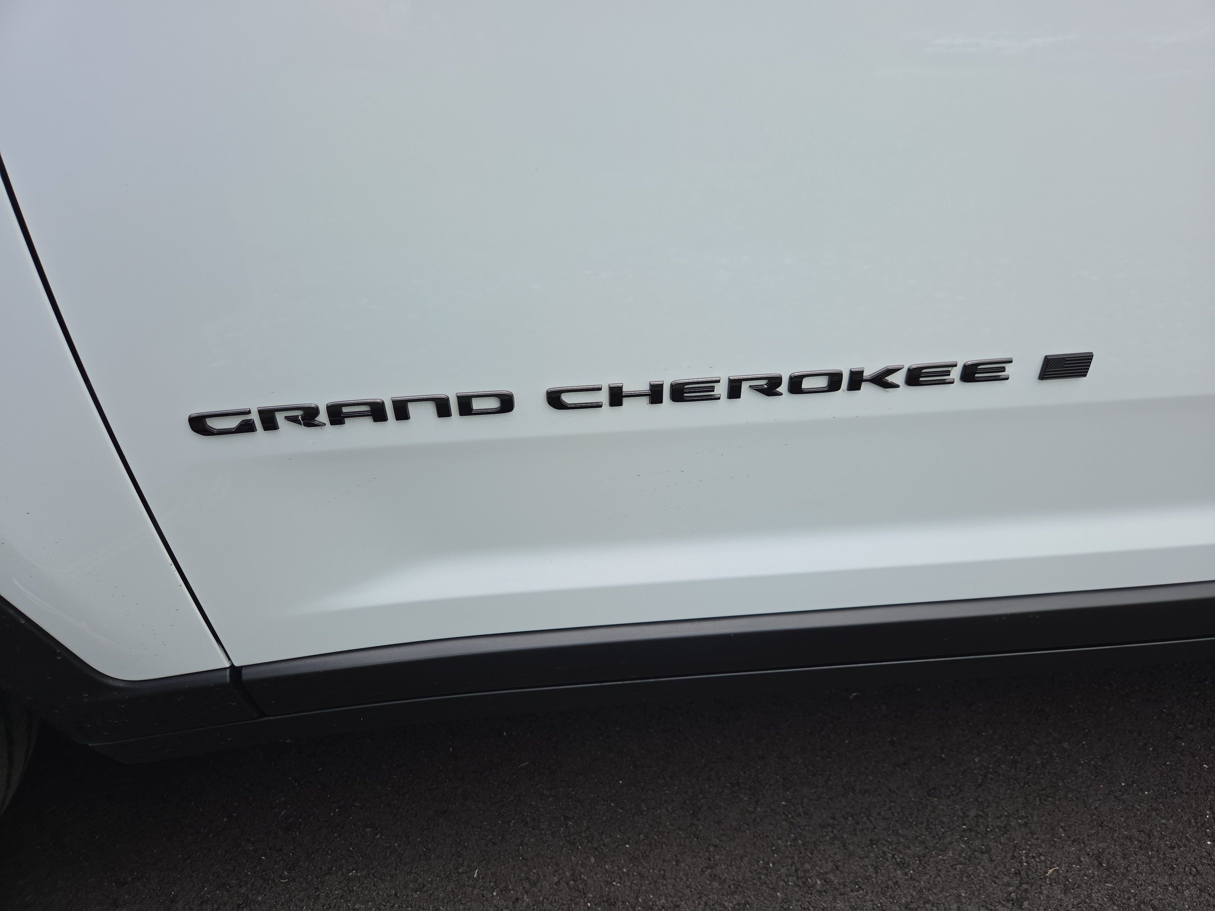 Used 2023 Jeep Grand Cherokee L Laredo AWD/4WD image 23