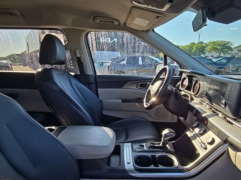 Certified 2023 Kia Carnival LX FWD image 35