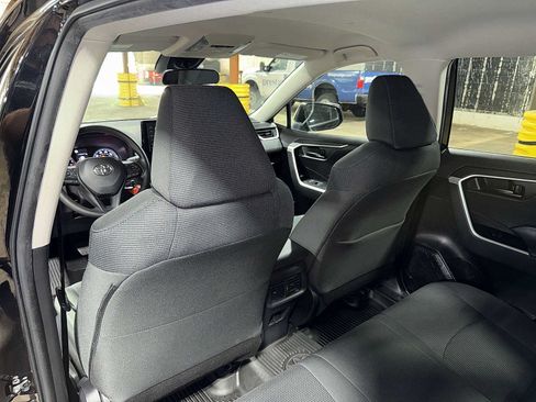 Used 2022 Toyota RAV4 LE AWD/4WD image 26
