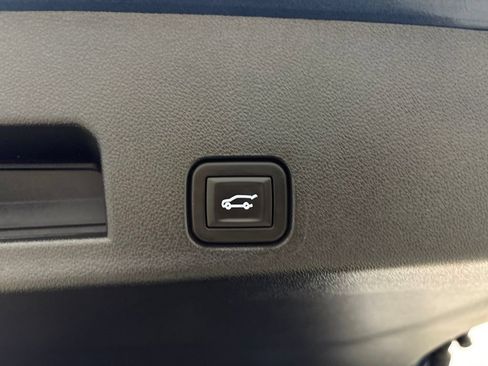 Used 2025 GMC Acadia Denali AWD/4WD image 36
