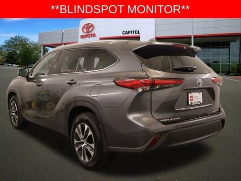 Used 2021 Toyota Highlander XLE AWD/4WD image 6