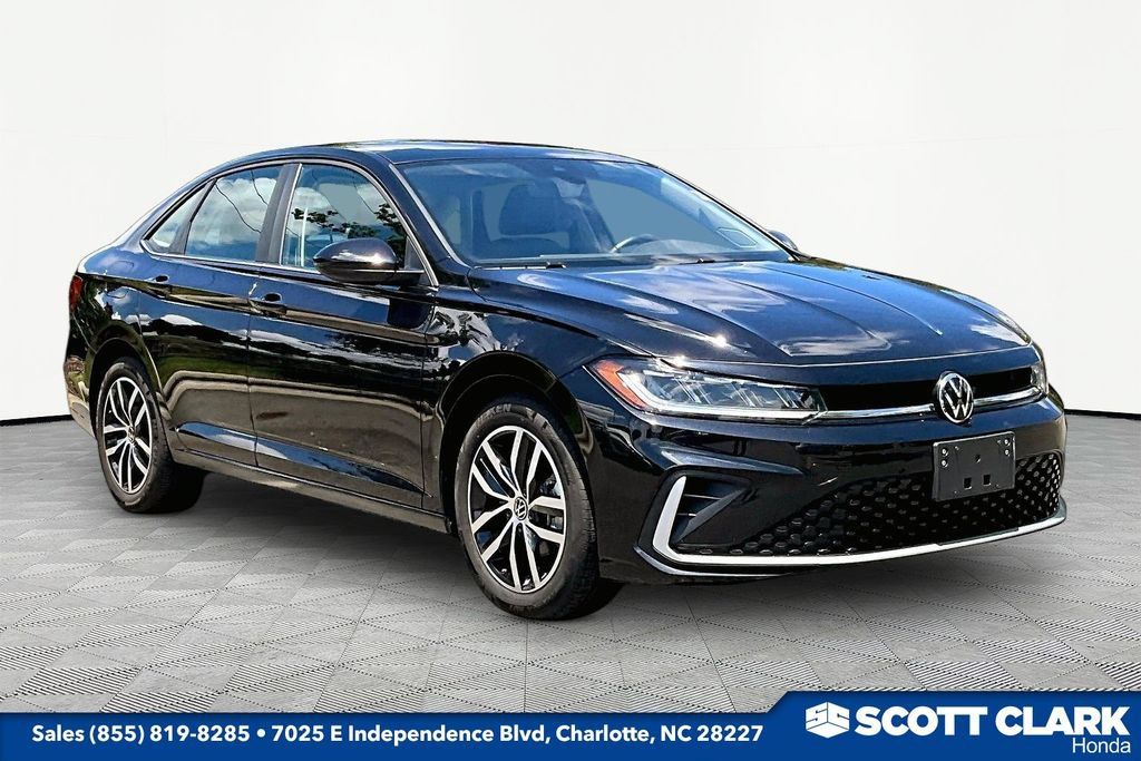 Used 2025 Volkswagen Jetta SE FWD image 1