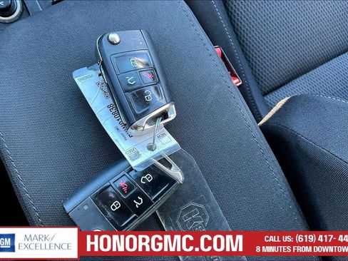 Used 2019 Volkswagen e-Golf SE w/ Driver Assistance Package FWD image 32
