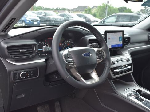 Certified 2024 Ford Explorer XLT AWD/4WD image 10
