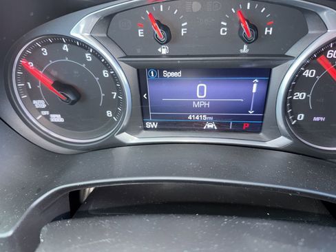 Used 2022 GMC Terrain SLE w/ Driver Convenience Package image 4