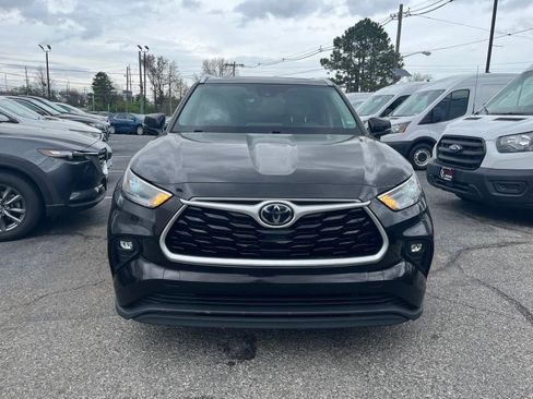 Used 2021 Toyota Highlander XLE image 2