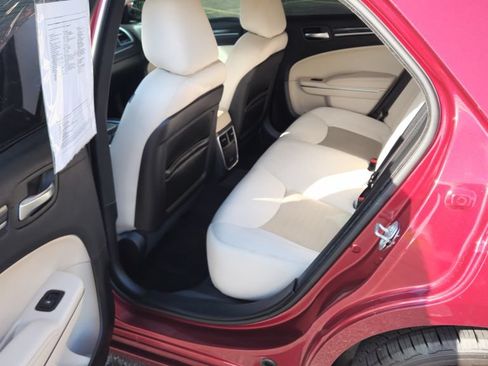 Used 2018 Chrysler 300 Touring RWD image 25