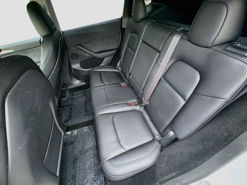 Used 2023 Tesla Model Y AWD image 25