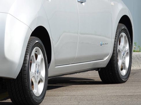 Used 2011 Nissan Leaf SL FWD image 23