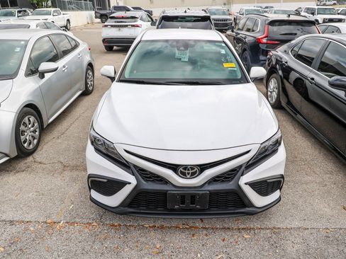 Used 2024 Toyota Camry SE image 5