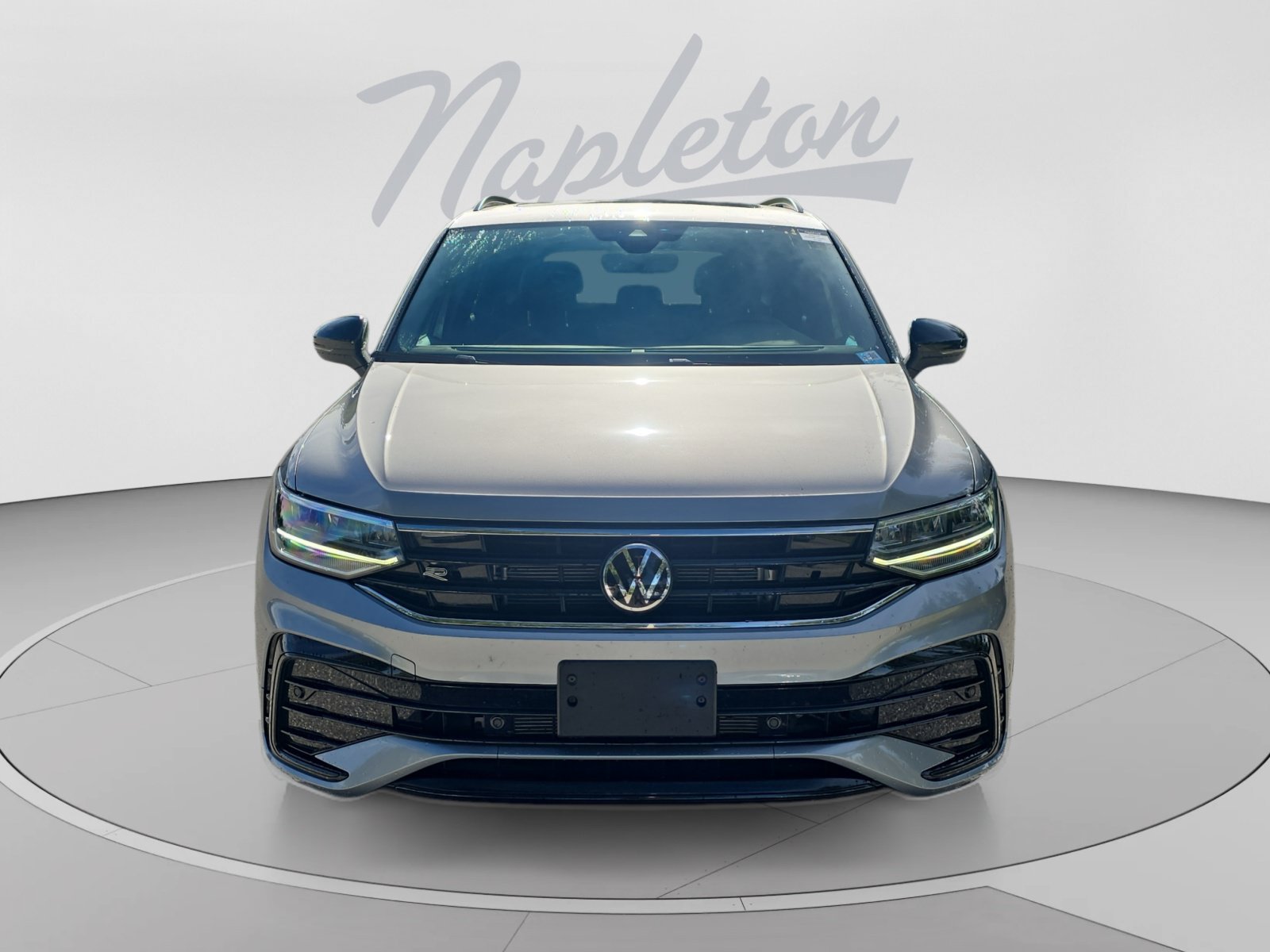 Used 2024 Volkswagen Tiguan SE R-Line AWD/4WD image 9