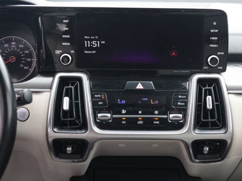 Used 2023 Kia Sorento S w/ Panoramic Sunroof Package FWD image 8