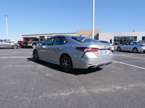 Used 2022 Toyota Camry SE w/ Convenience Package image 6