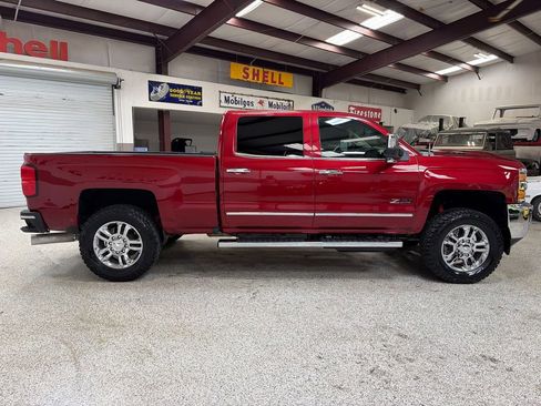 Used 2019 Chevrolet Silverado 2500 LTZ w/ Duramax Plus Package AWD/4WD image 9