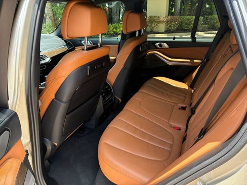 Used 2019 BMW X5 xDrive50i w/ M Sport Package AWD/4WD image 10