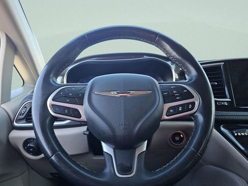 Used 2023 Chrysler Pacifica Limited image 30