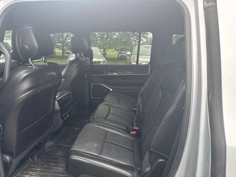Used 2022 Jeep Wagoneer Series III w/ Convenience Group I AWD/4WD image 10