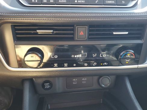 Used 2024 Nissan Rogue SV image 10