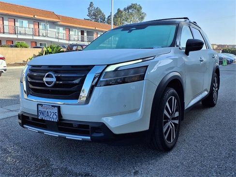 Certified 2024 Nissan Pathfinder Platinum image 31
