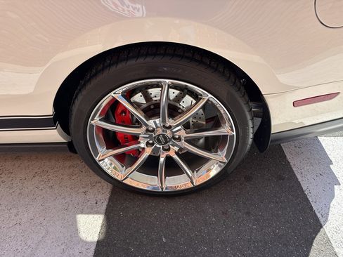 Used 2010 Ford Mustang Shelby GT500 RWD image 19