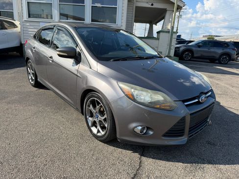 Used 2014 Ford Focus SE w/ Equipment Group 201A FWD image 5