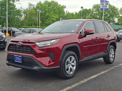 Used 2023 Toyota RAV4 LE AWD/4WD image 3