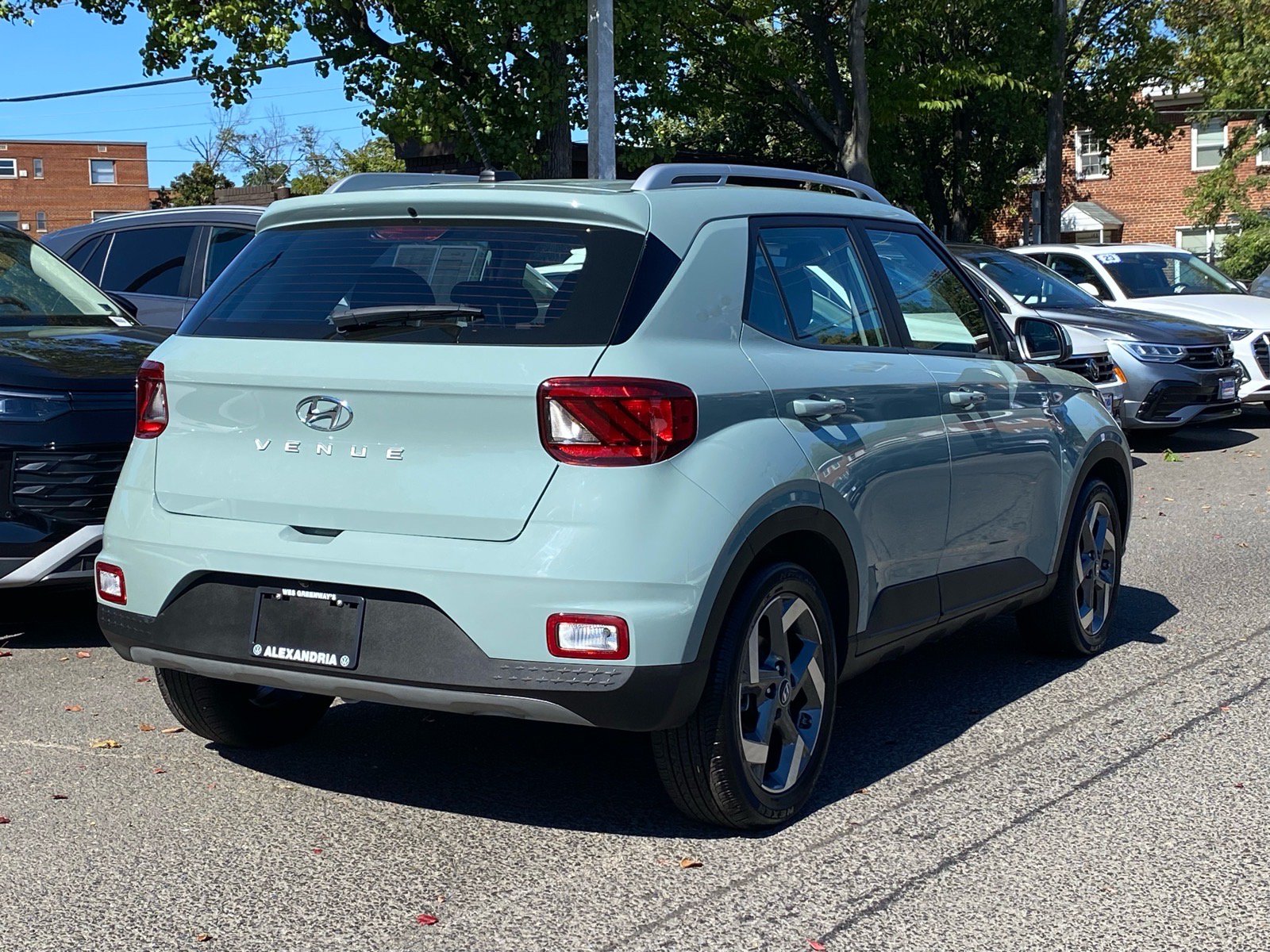Used 2025 Hyundai Venue SEL FWD image 3