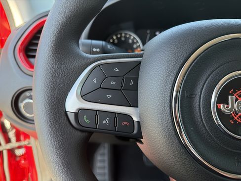 Used 2023 Jeep Renegade Latitude AWD/4WD image 28