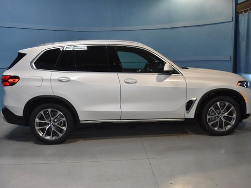 New 2026 BMW X5 xDrive40i w/ Executive Package image 21