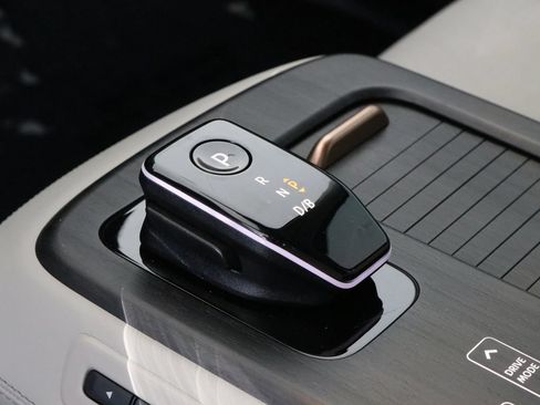 Used 2024 Nissan Ariya AWD image 21