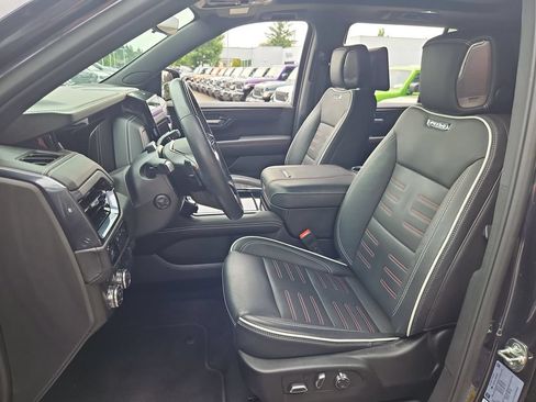 Used 2025 GMC Yukon AT4 Ultimate AWD/4WD image 12