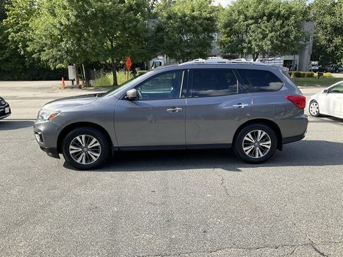 Used 2017 Nissan Pathfinder SV w/ Trailer Tow Package AWD/4WD image 8